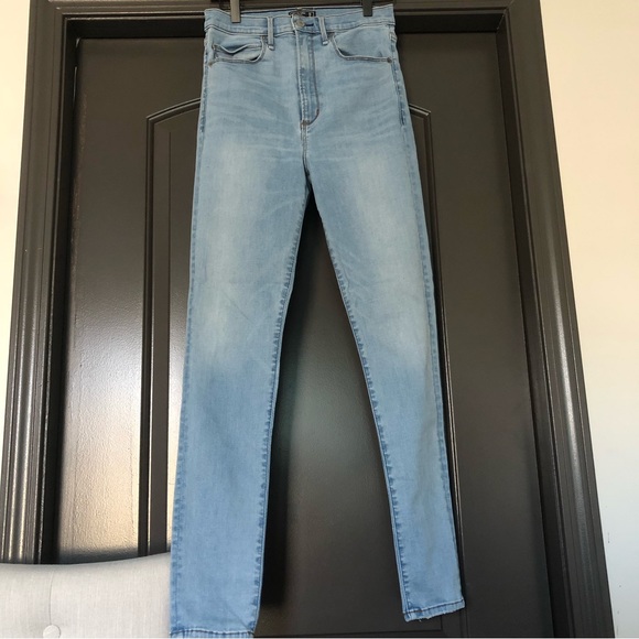 Abercrombie & Fitch light wash ultra high rise super skinny size 28/6 LONG - Picture 1 of 6